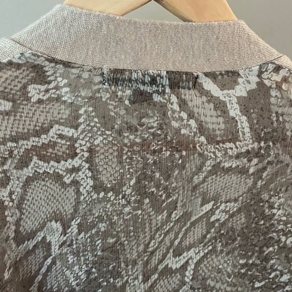 89th & Madison Cardigan natural color with snake print back Size Small - Picture 7 of 13